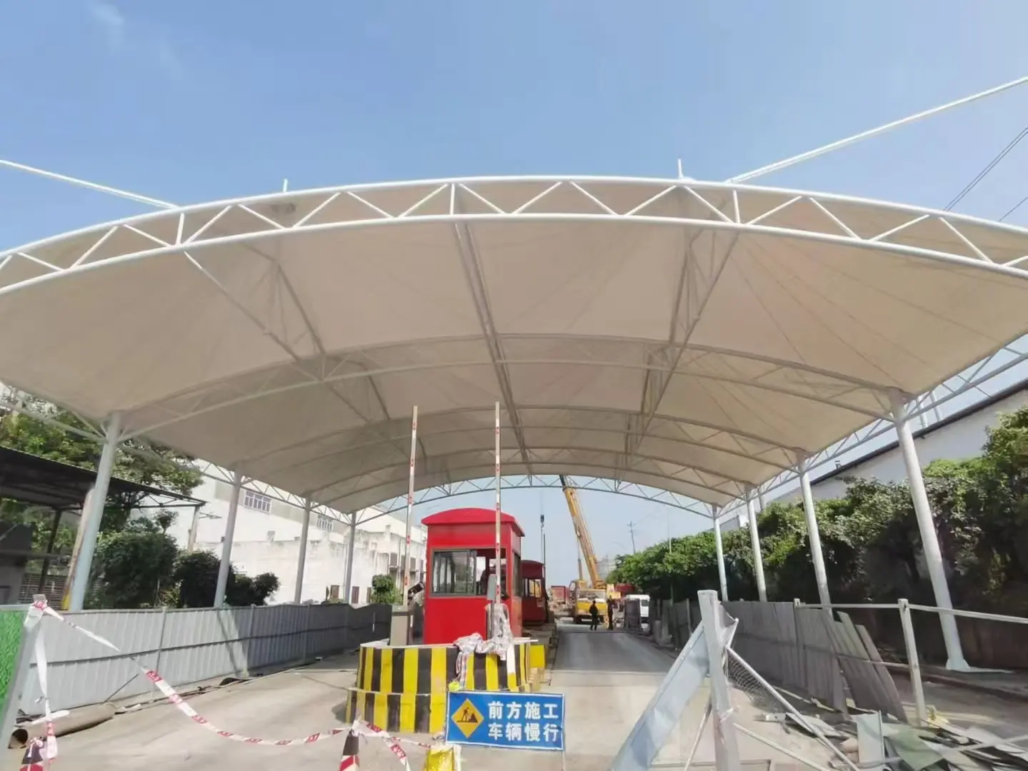 【贵州松桃雨棚】怎么选择【源头工厂】:解决雨棚建造盲目选择的选型标准
